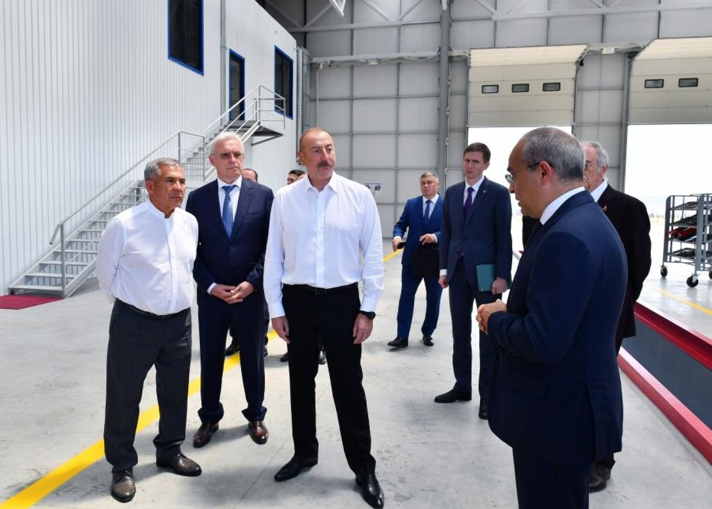 Prezident İlham Əliyev “Avto Lizinq Azərbaycan” MMC-nin açılışını bildirən rəmzi lenti kəsdi.