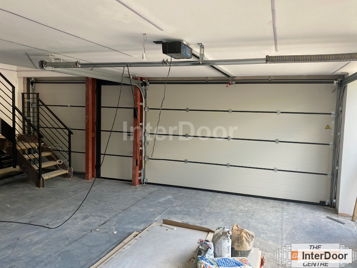 Behind the sectional door with entrance door